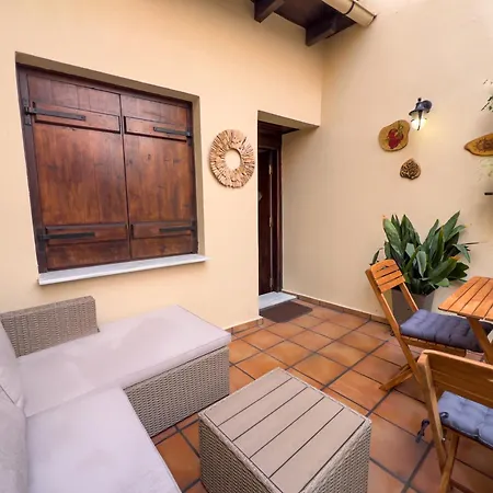 Дом отдыха Cozy Maisonette Hidden In Old Town Chania Marielpicorner